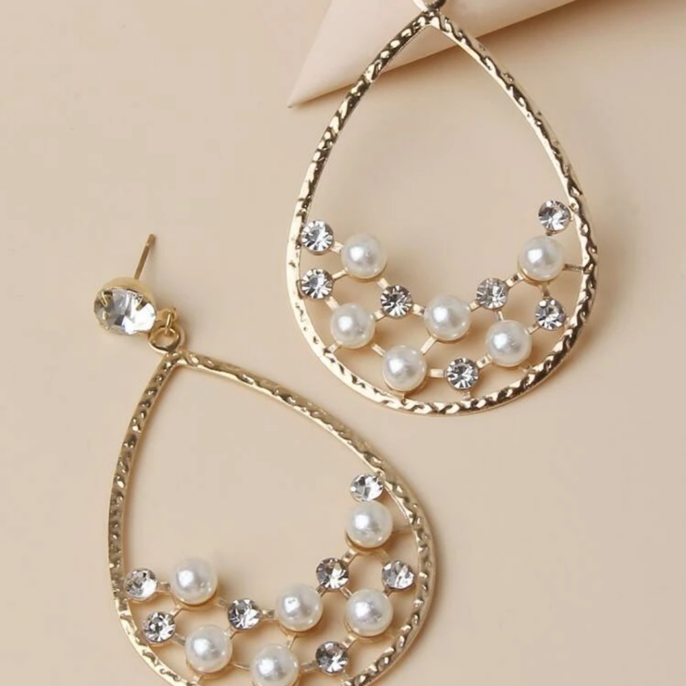 Rhinestone and Faux Pearl Tear Drop Earring